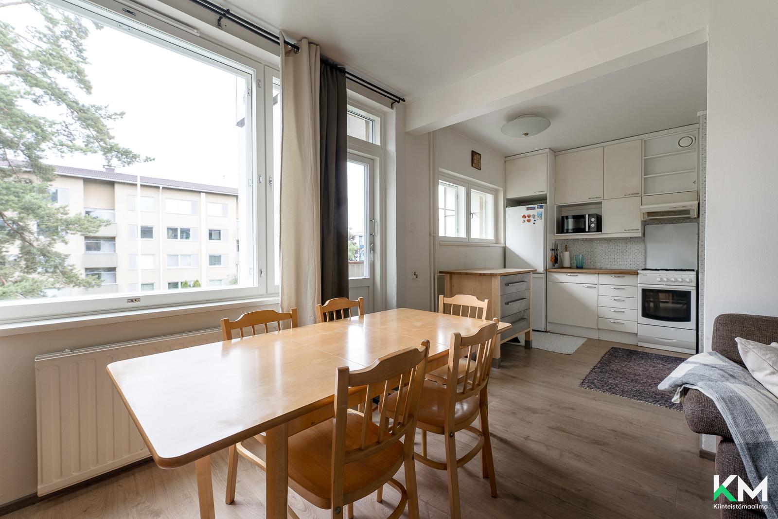 Olohuone ja keittiö