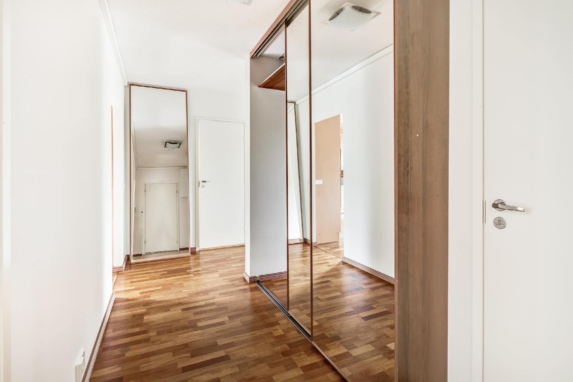 Laajavuorenrinne 5, Martinlaakso, Vantaa