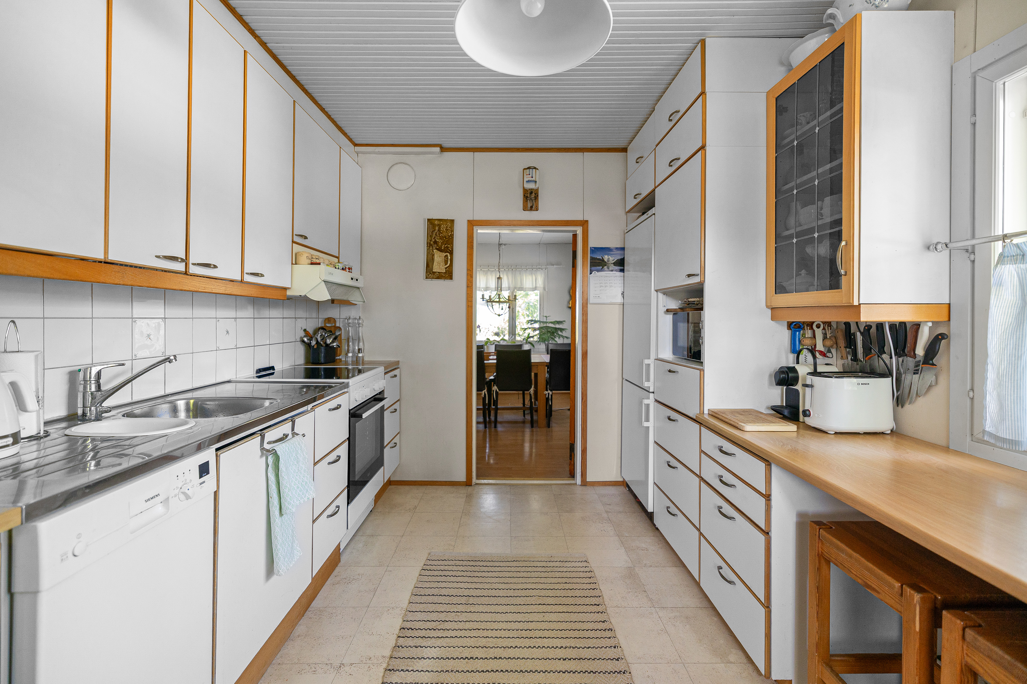 Keittiöstä on yhteys "saliin"