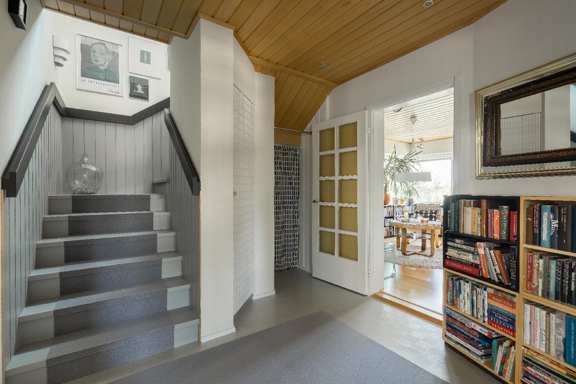 PORTAIKKOA YLÄKERTAAN