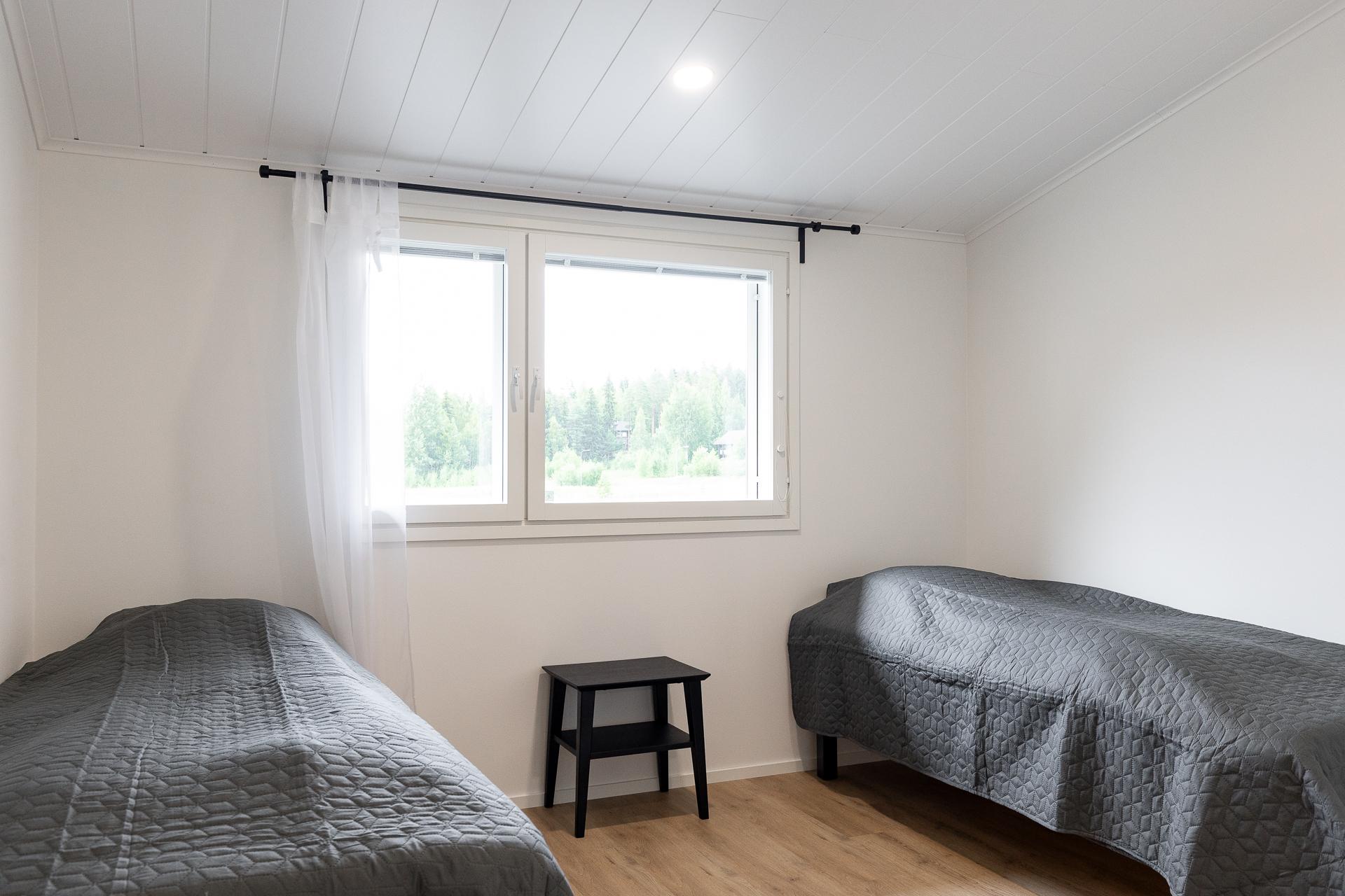 Yläkerran makuuhuone 1