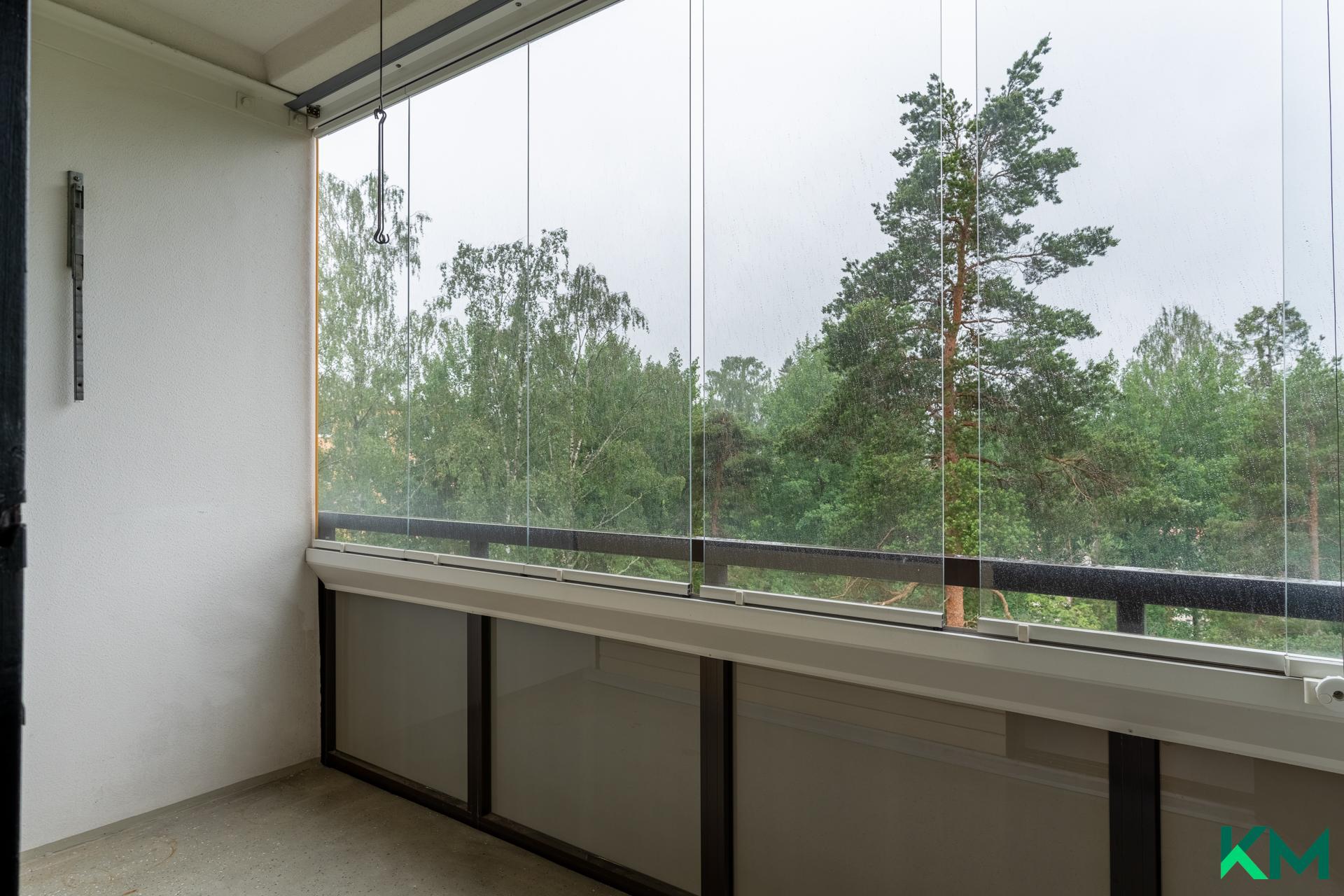 metsäiset näkymät parvekkeelta