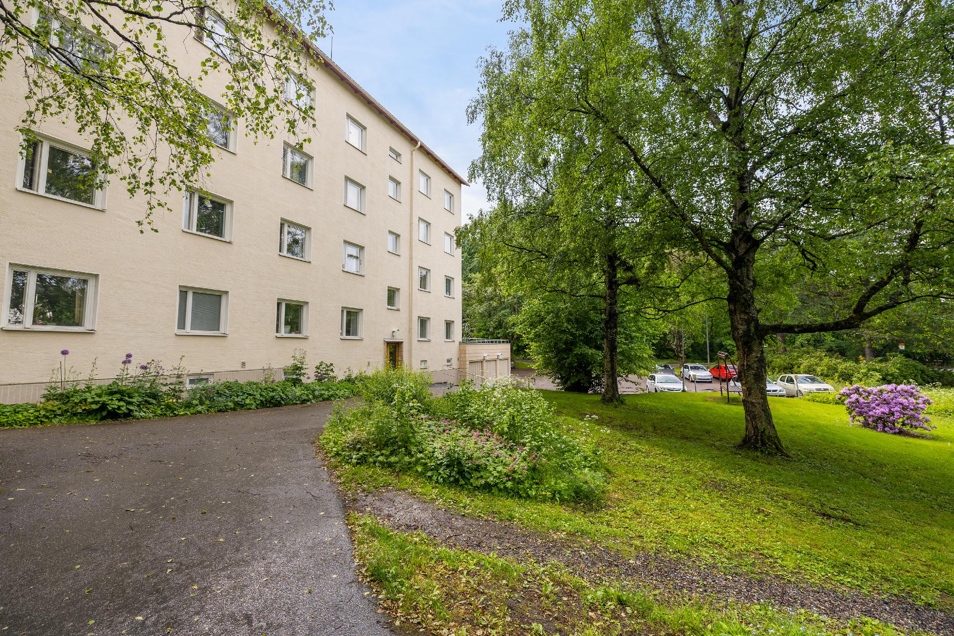 Julkisivu