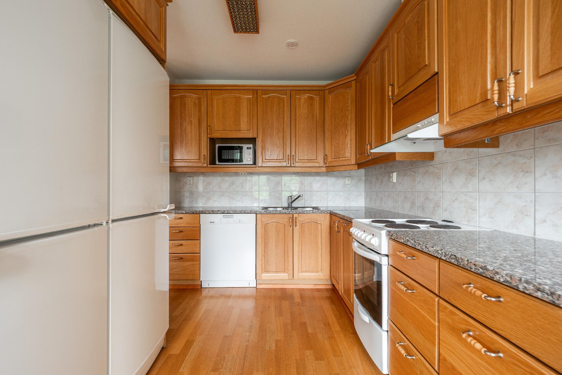 Raparperikuja 2, Oulunsalo, Oulu