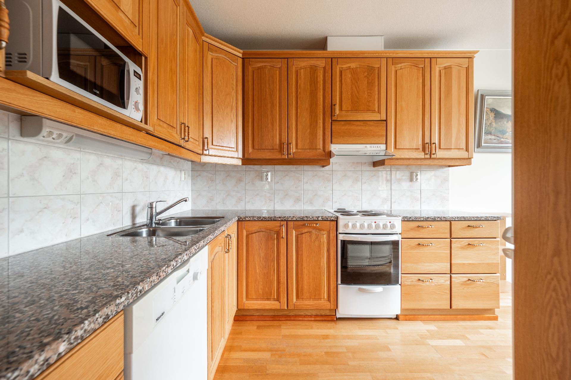 Raparperikuja 2, Oulunsalo, Oulu