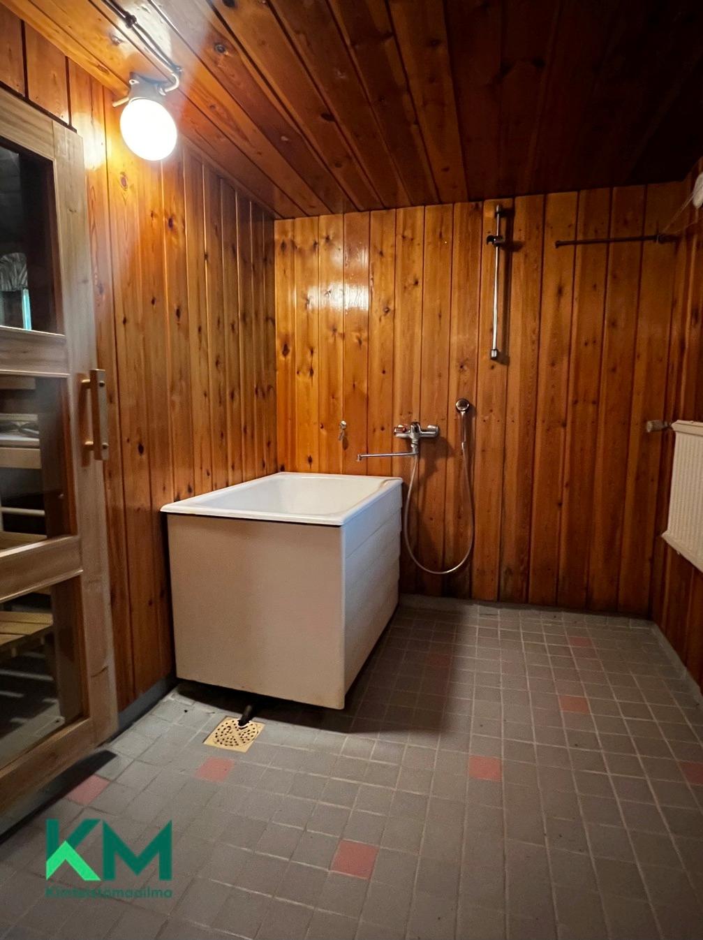 Kuninkaantie 7, Huutoniemi, Vaasa