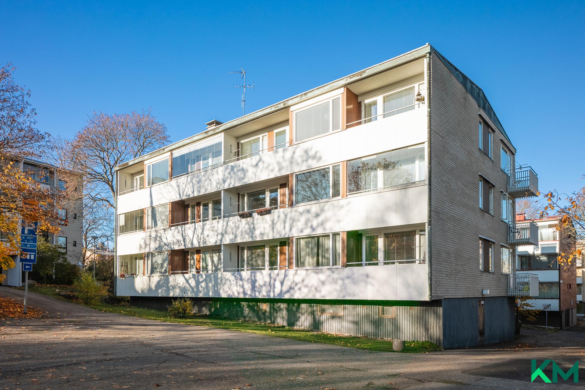 Julkivisu etelän suunnalta