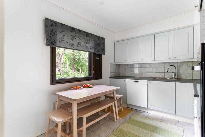 Larin Parasken polku 21, Kannelmäki, Helsinki