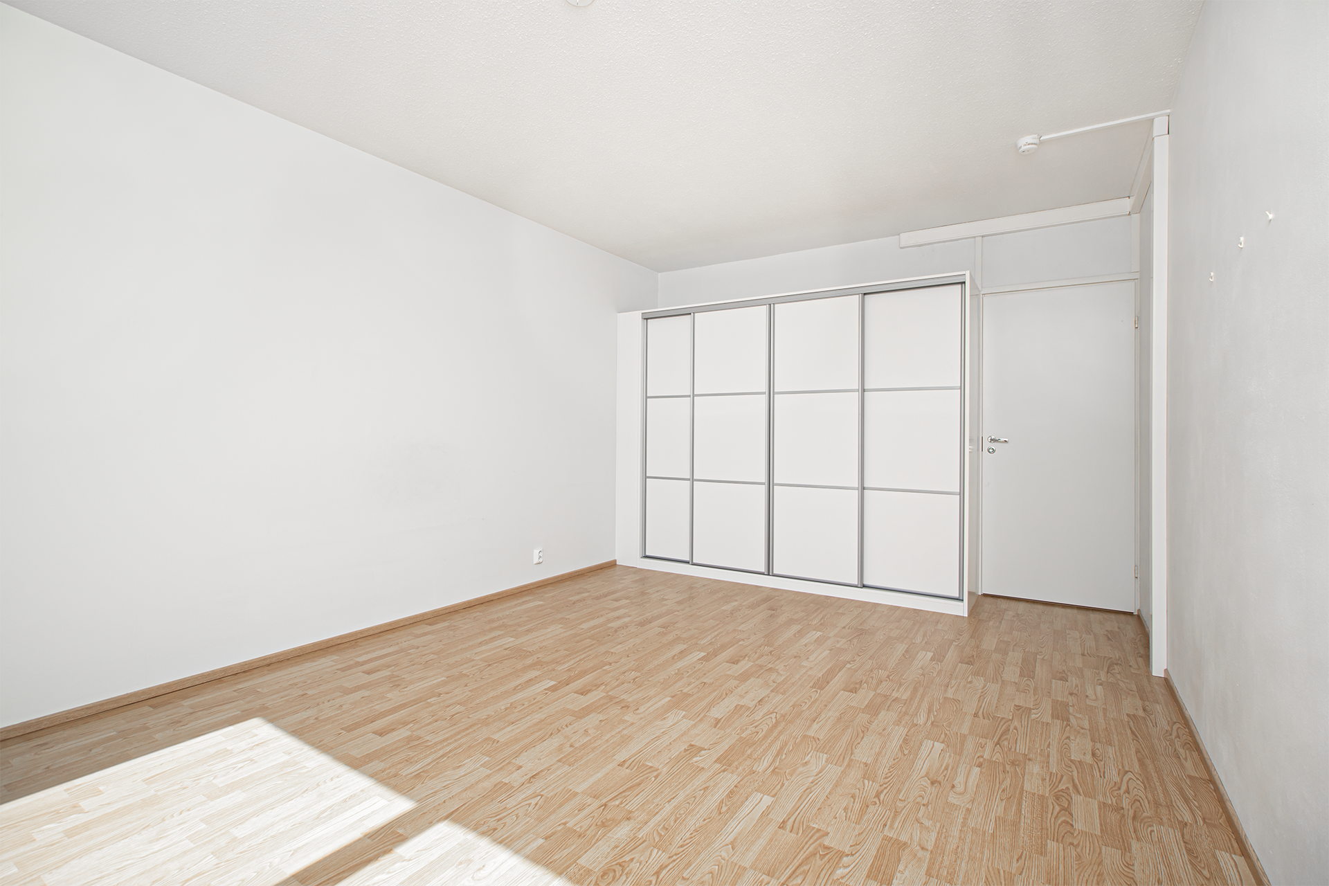 Makuuhuoneessa myös säilytystilaa