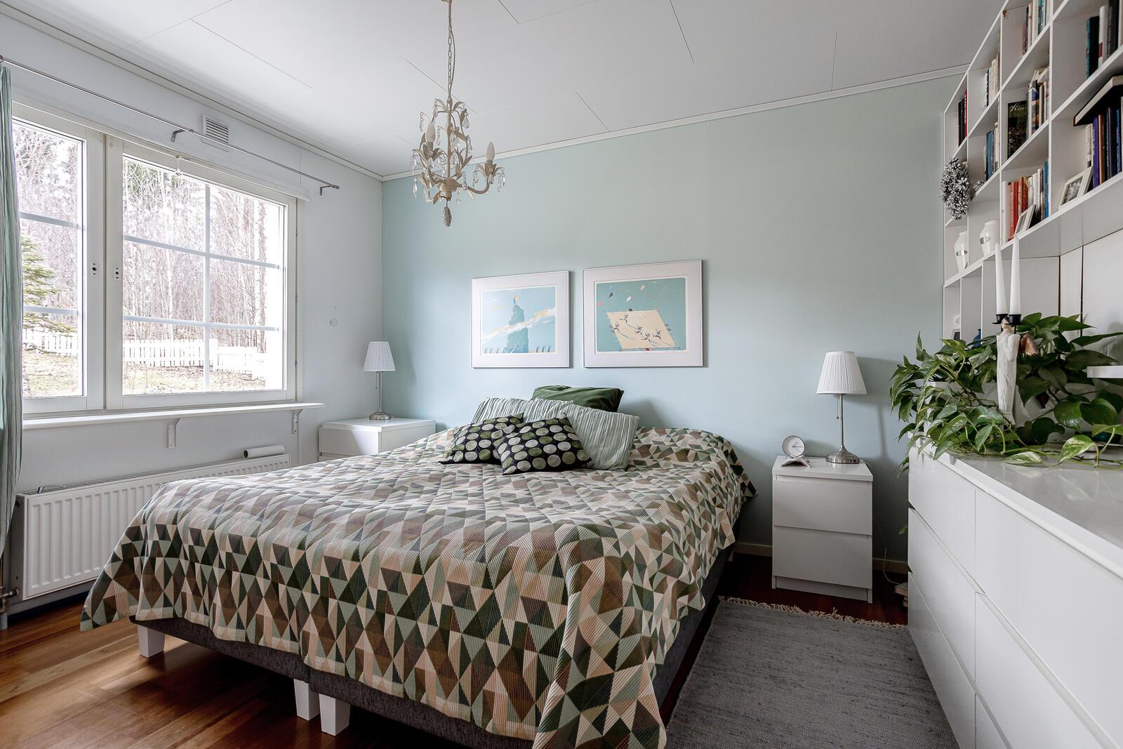 Alakerran makuuhuone