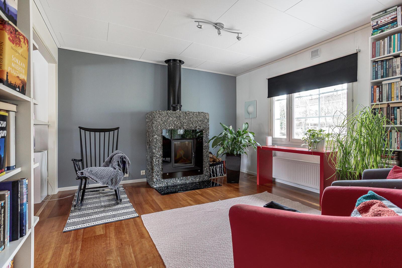 Takkahuone, miksei myös makuuhuone...