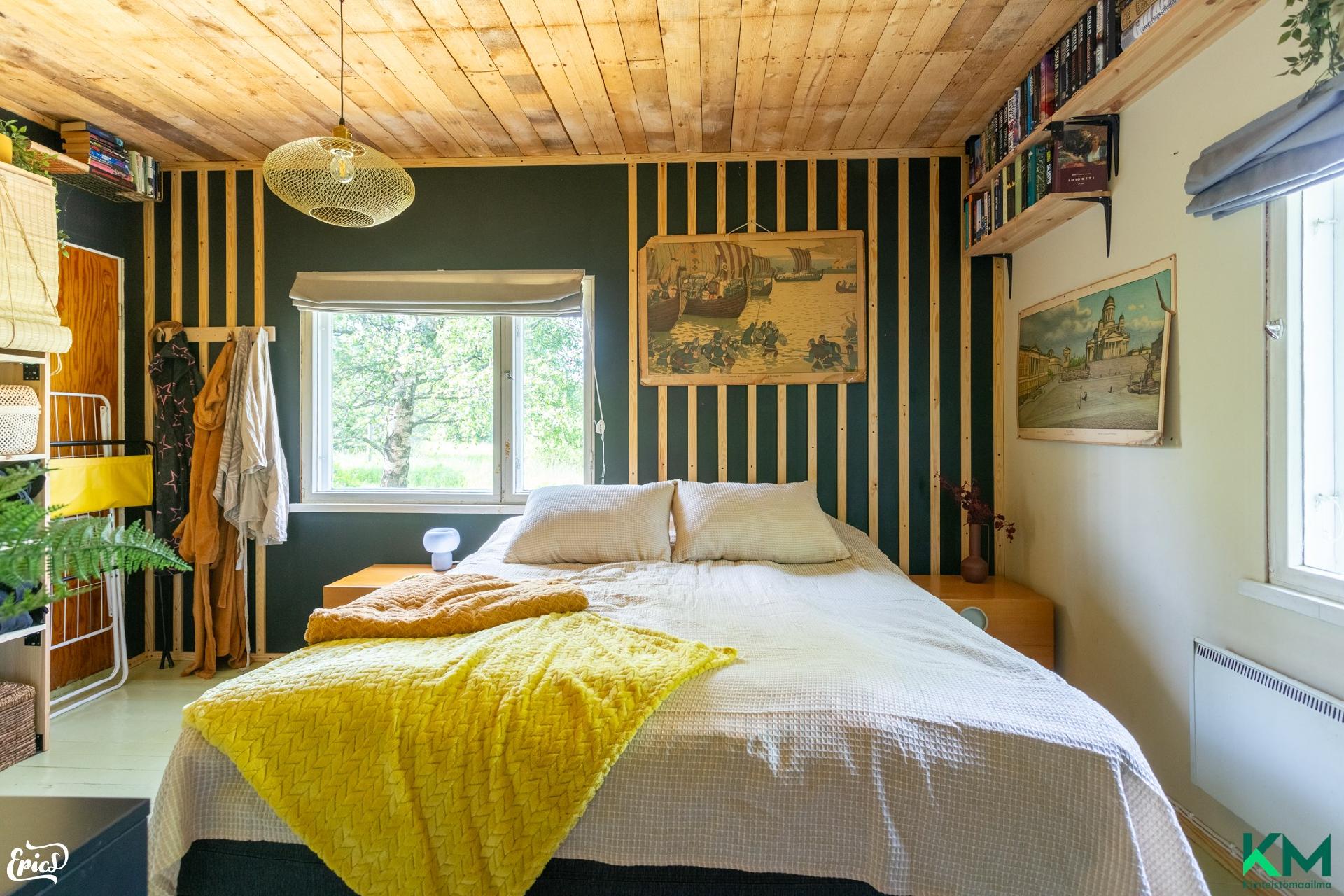 Alakerran makuuhuone omalla takalla