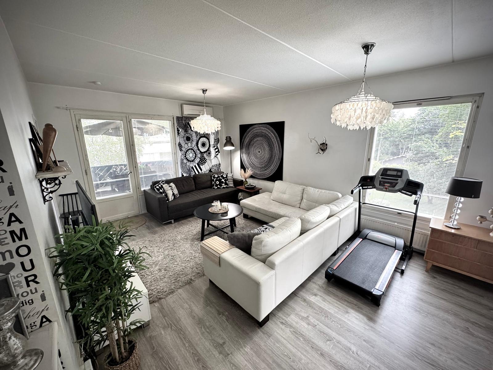 Santakatu 11, Hirsimäki, Riihimäki