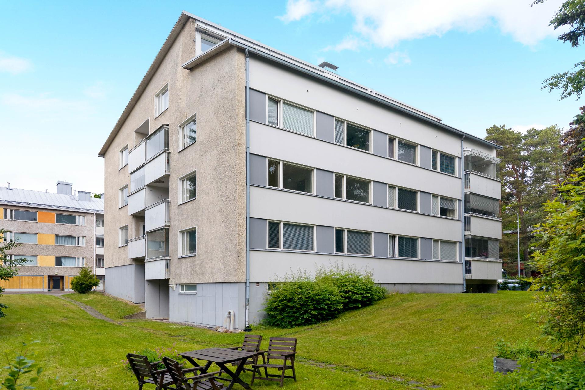 Laajasuontie 12, Etelä-Haaga, Helsinki