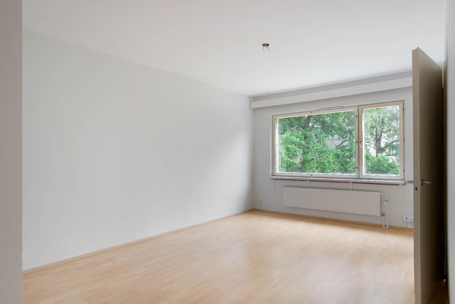 Laajasuontie 12, Etelä-Haaga, Helsinki