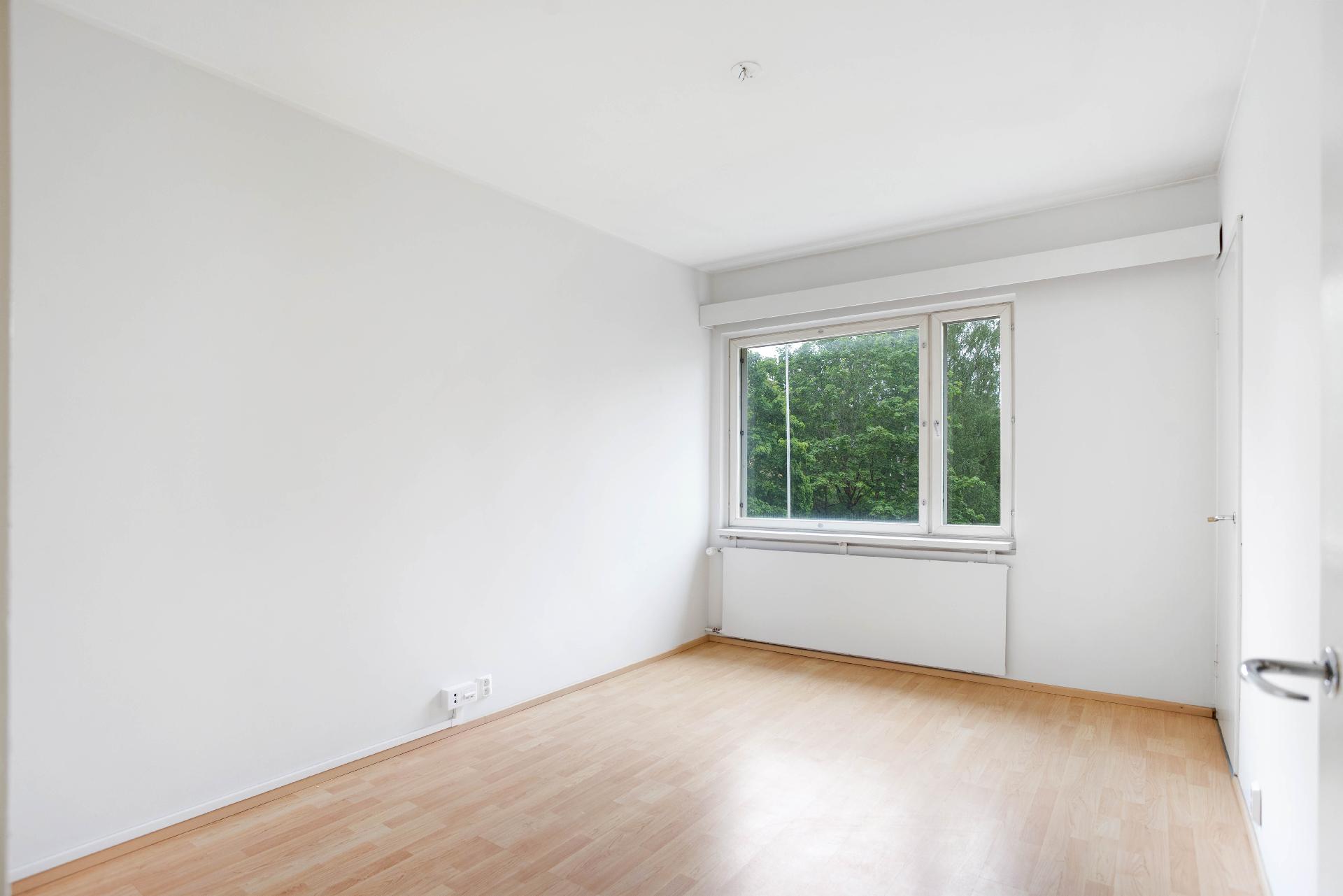 Laajasuontie 12, Etelä-Haaga, Helsinki