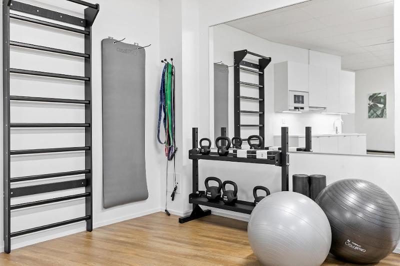 Kerhohuoneen kuntoilutila.