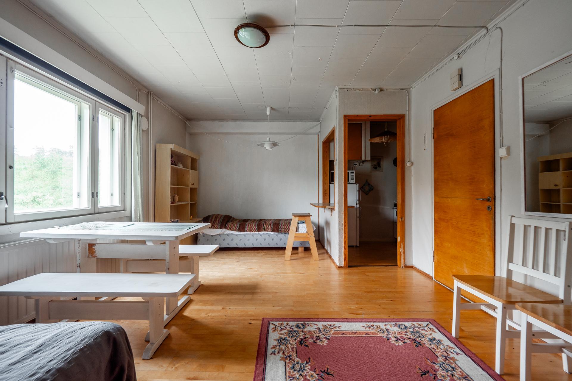 Tilava yksiö ja keittiönurkkaus