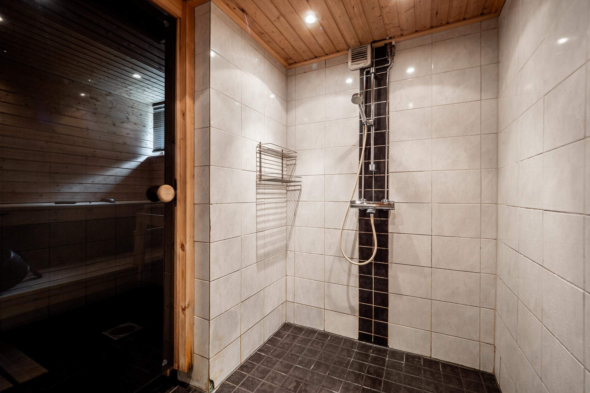 Taloyhtiön kylpyhuone