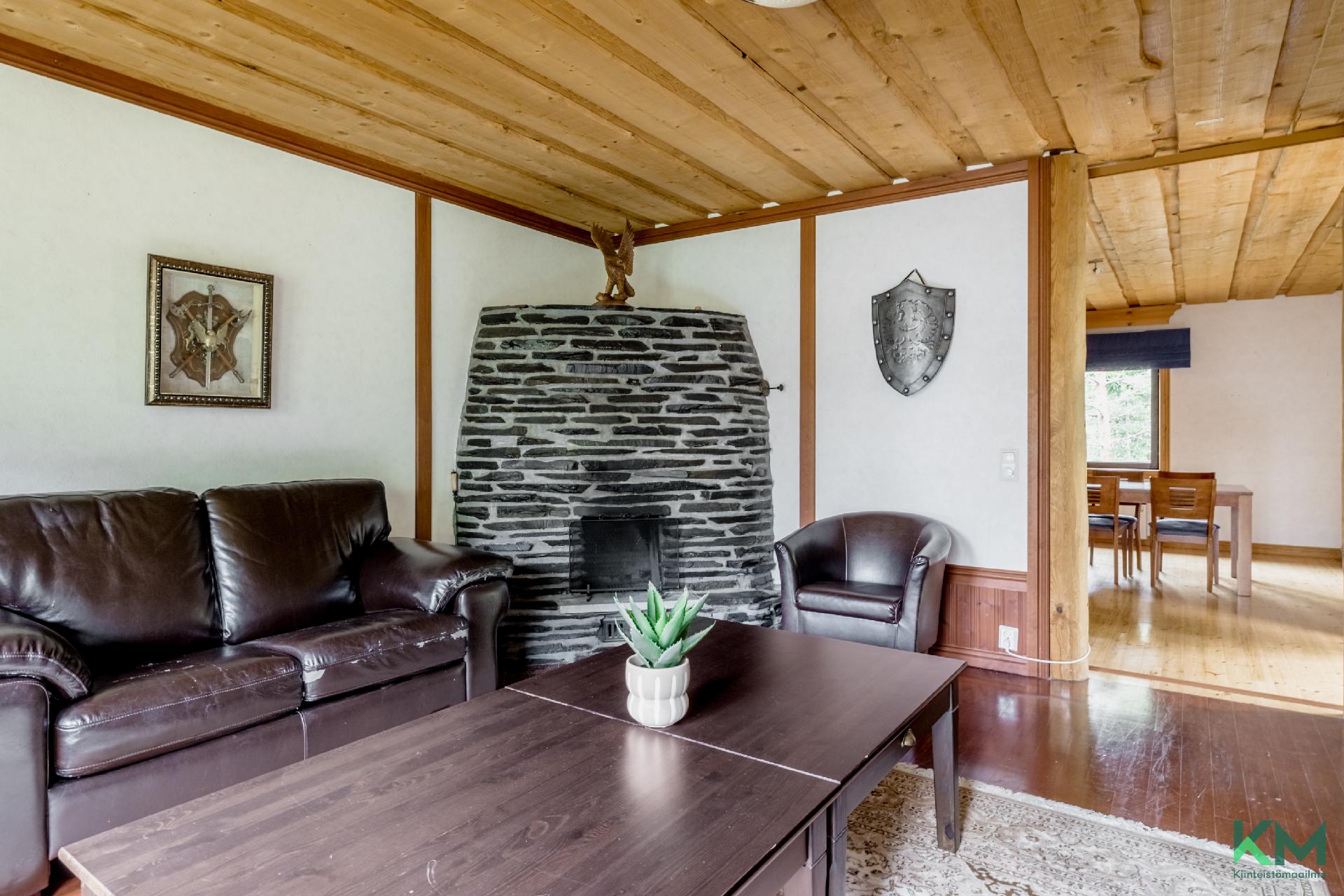 kokoushuoneen viereinen oleskelutila