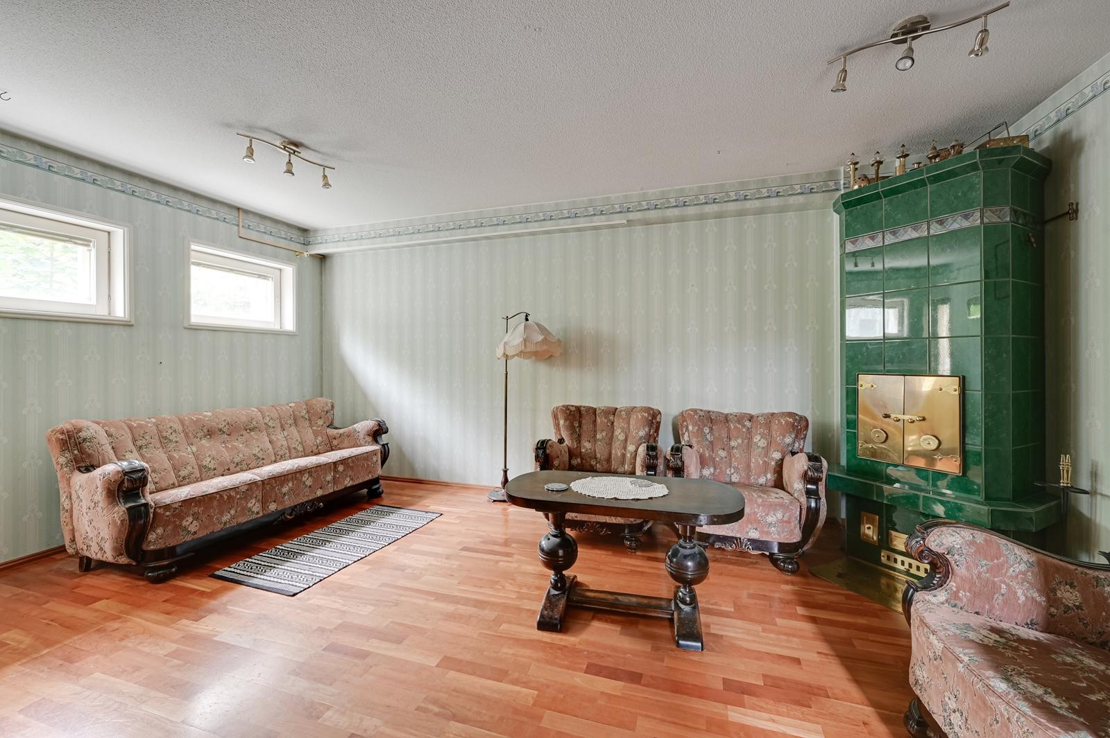 Hirvikatu 22, Mikonkorpi, Järvenpää