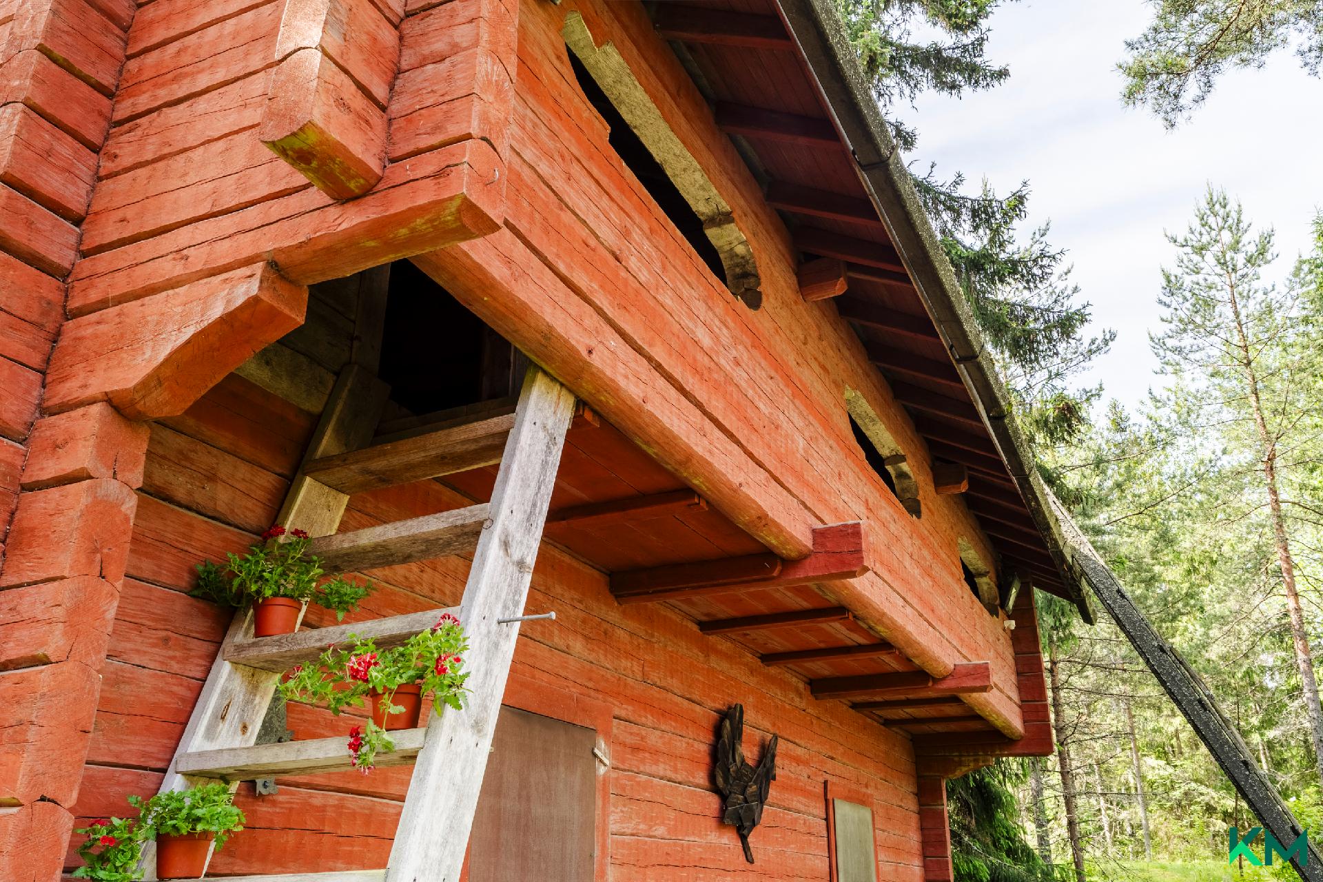 Luhdin portaa yläkertaan