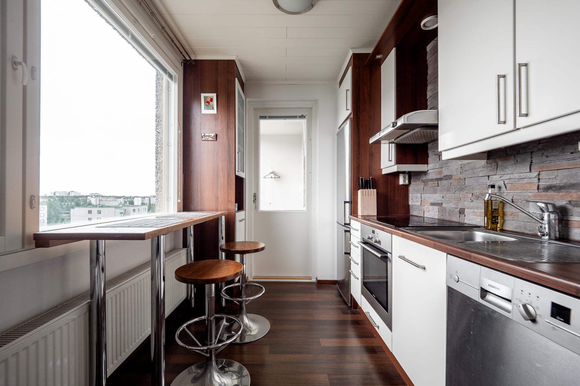 Kalliotie 12, Tuira, Oulu