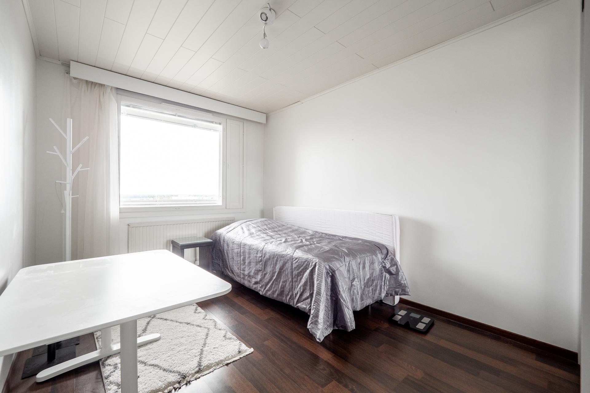 Kalliotie 12, Tuira, Oulu