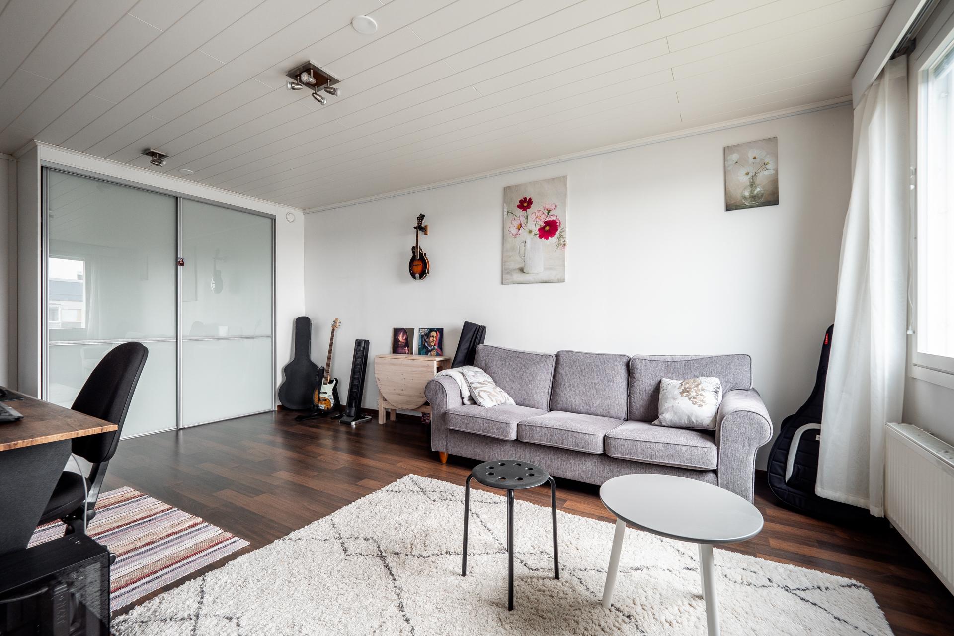 Kalliotie 12, Tuira, Oulu