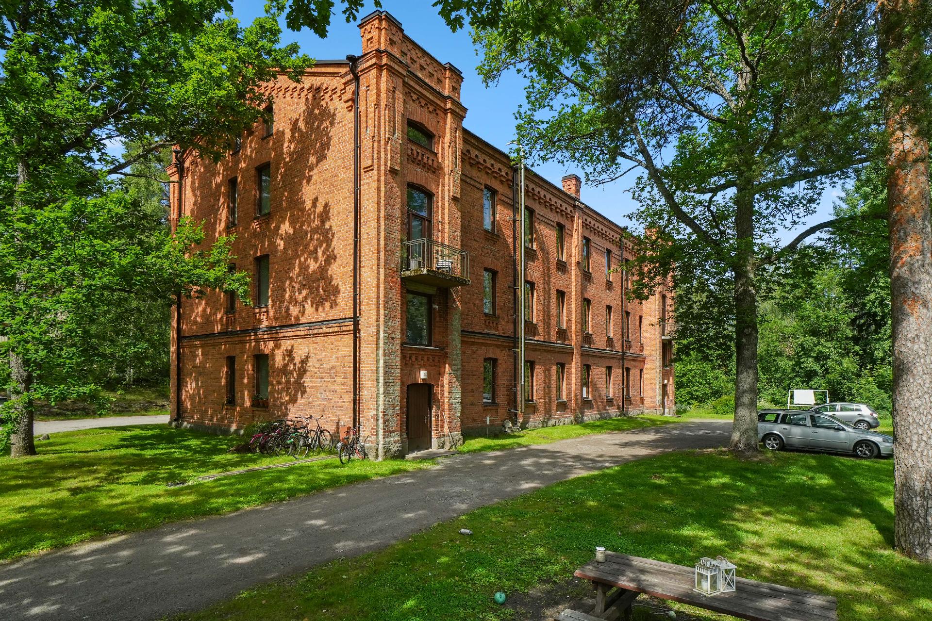 Vehreä puistomainen asuinympäristö