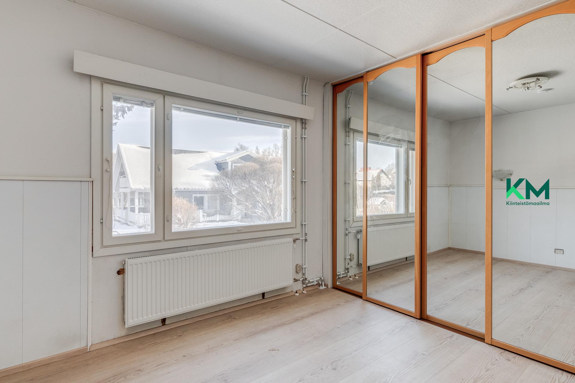 Lainkaarentie 11a, Torpparinmäki, Helsinki