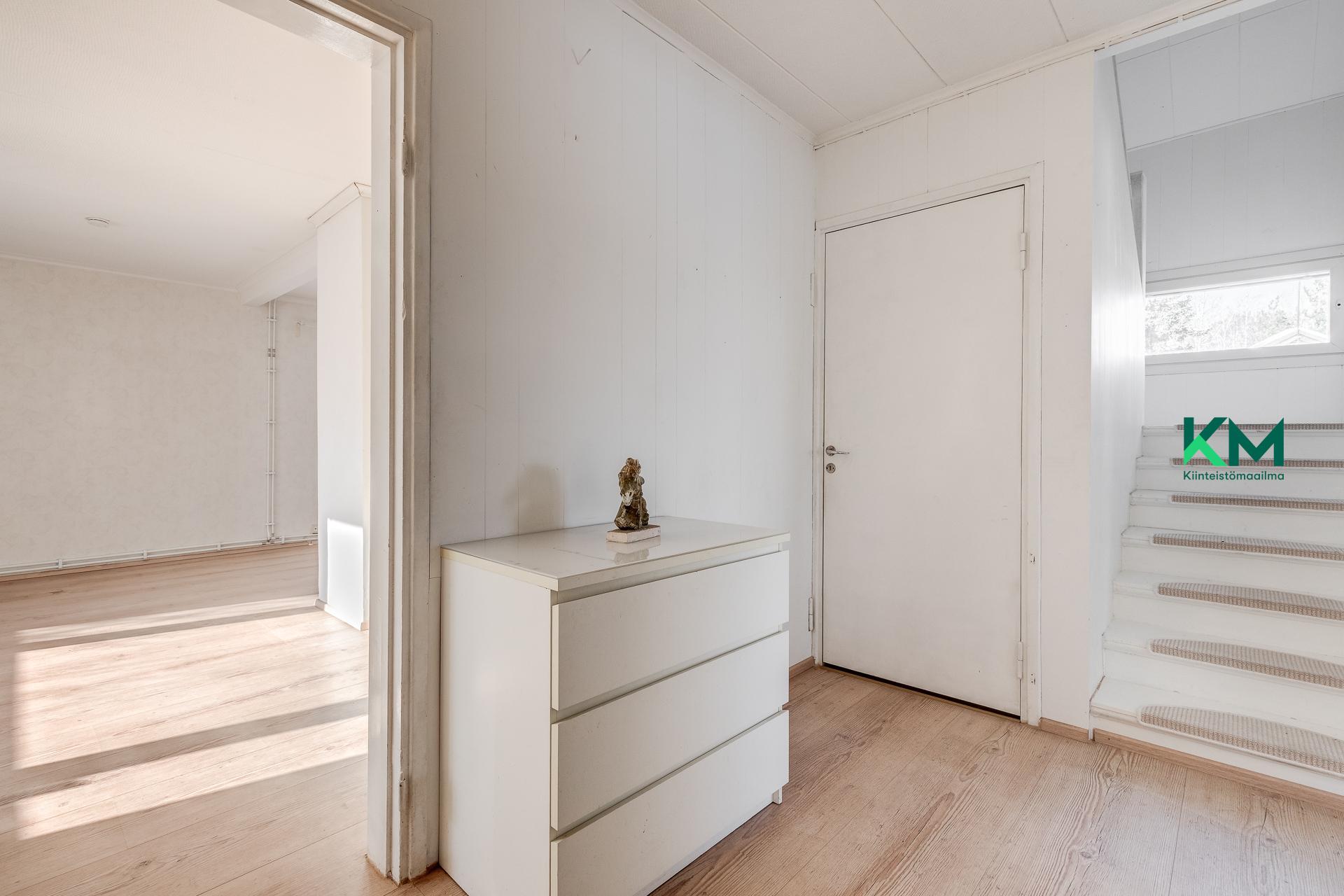 Lainkaarentie 11a, Torpparinmäki, Helsinki