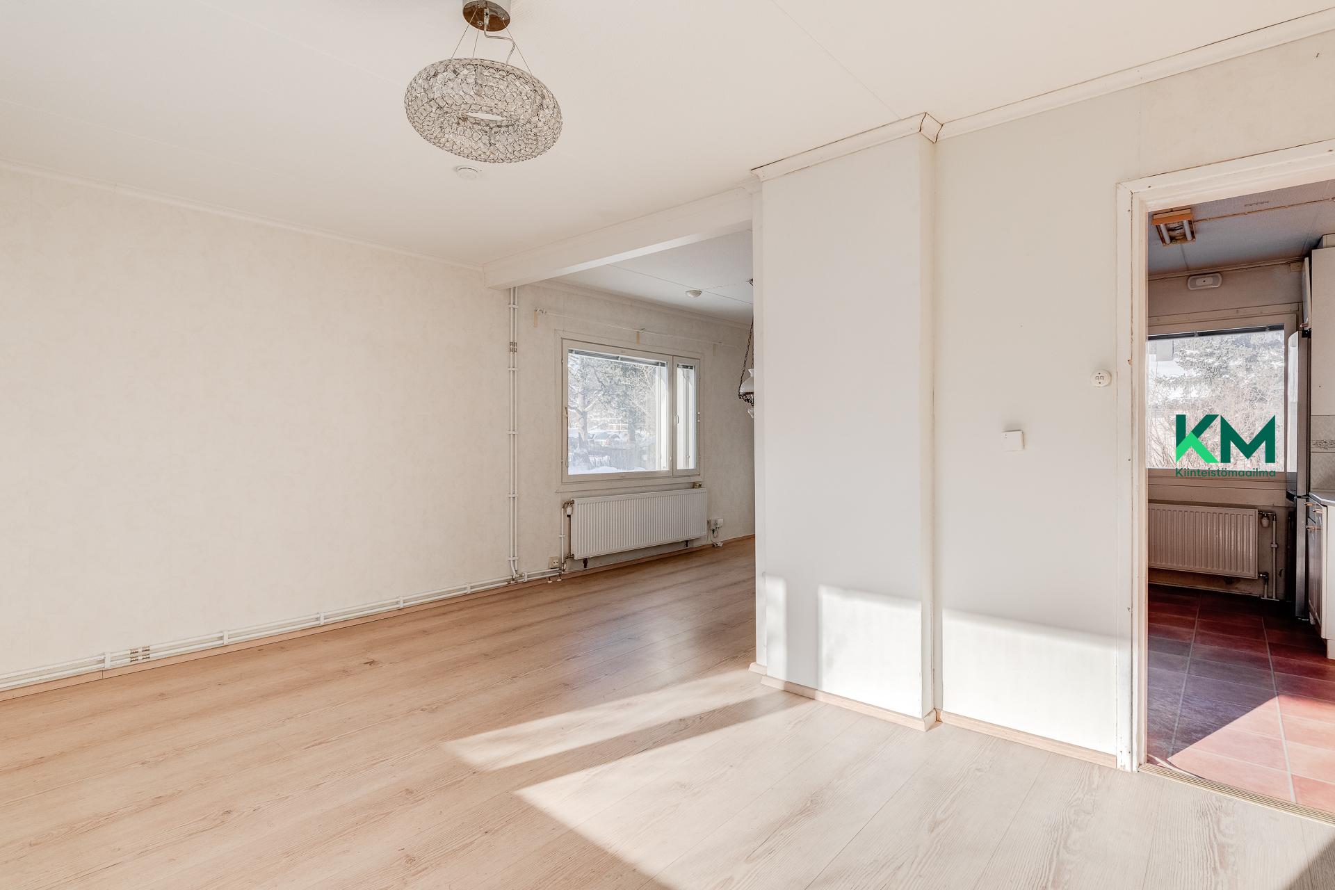 Lainkaarentie 11a, Torpparinmäki, Helsinki