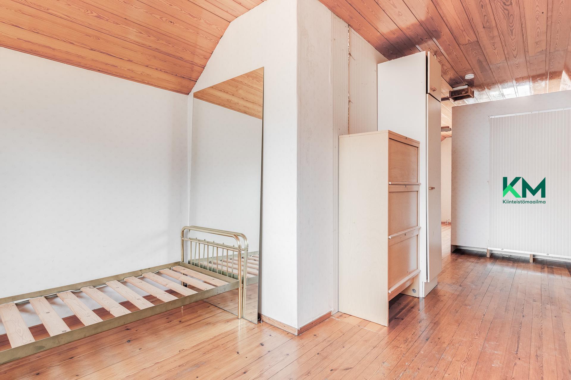 Lainkaarentie 11a, Torpparinmäki, Helsinki