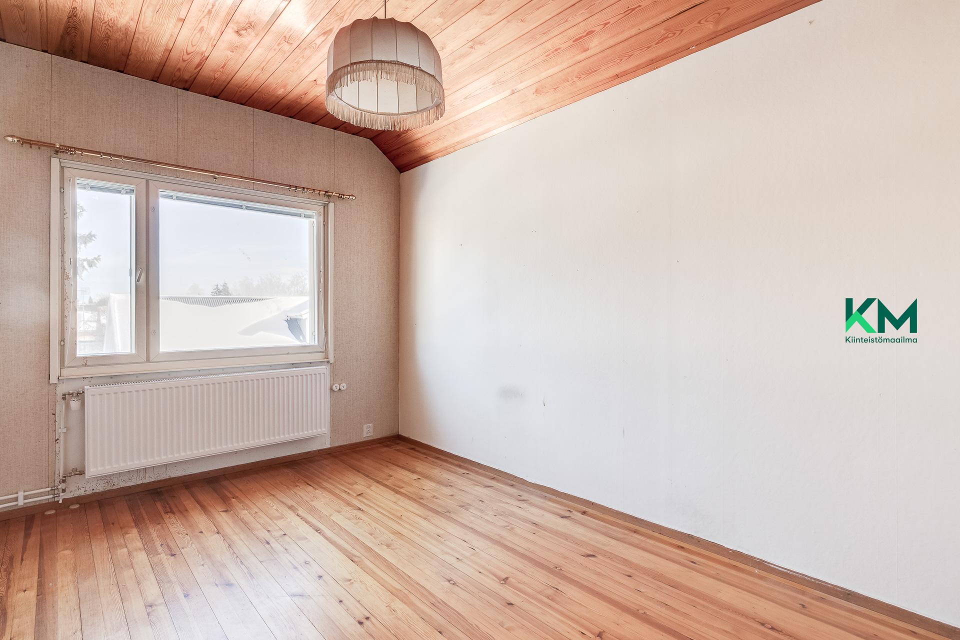 Lainkaarentie 11a, Torpparinmäki, Helsinki