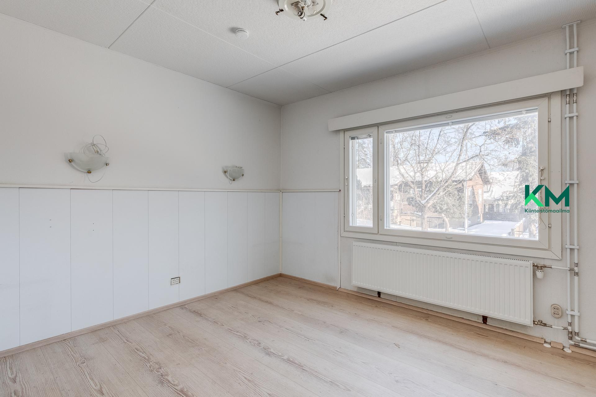 Lainkaarentie 11a, Torpparinmäki, Helsinki