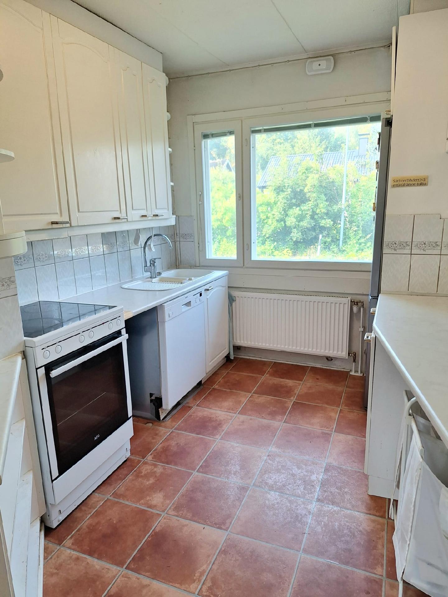 Lainkaarentie 11a, Torpparinmäki, Helsinki