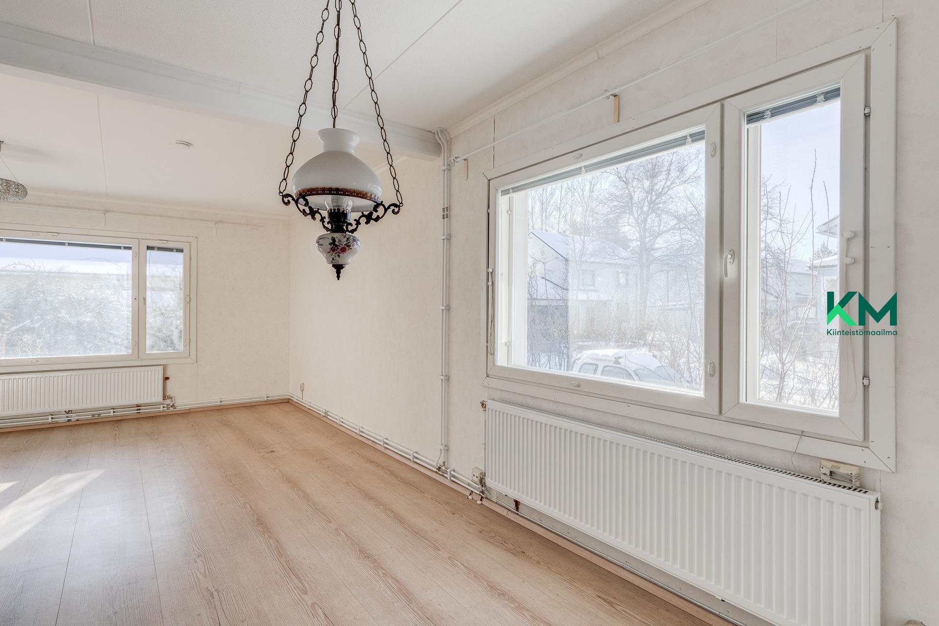 Lainkaarentie 11a, Torpparinmäki, Helsinki