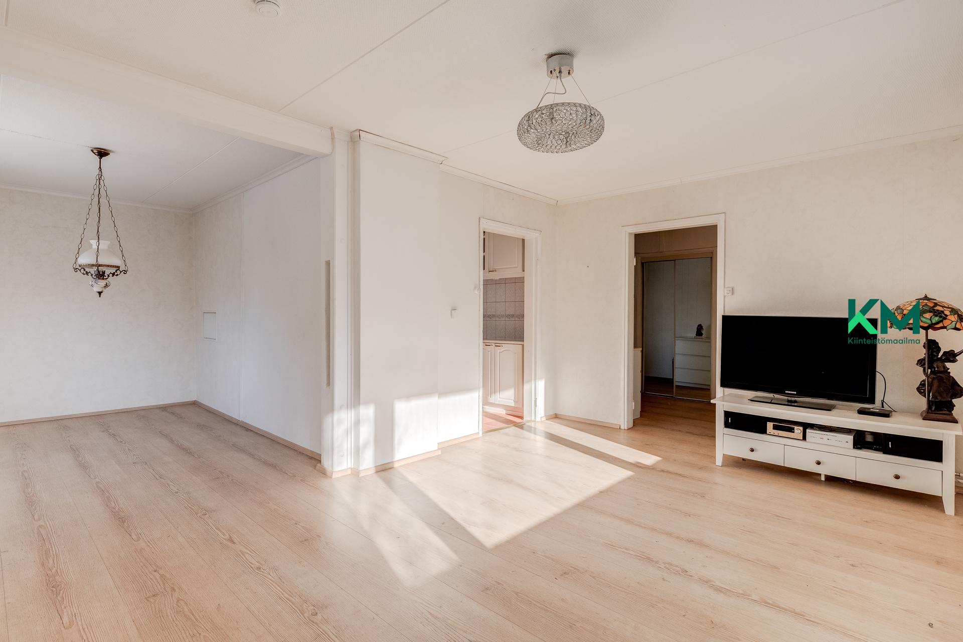 Lainkaarentie 11a, Torpparinmäki, Helsinki