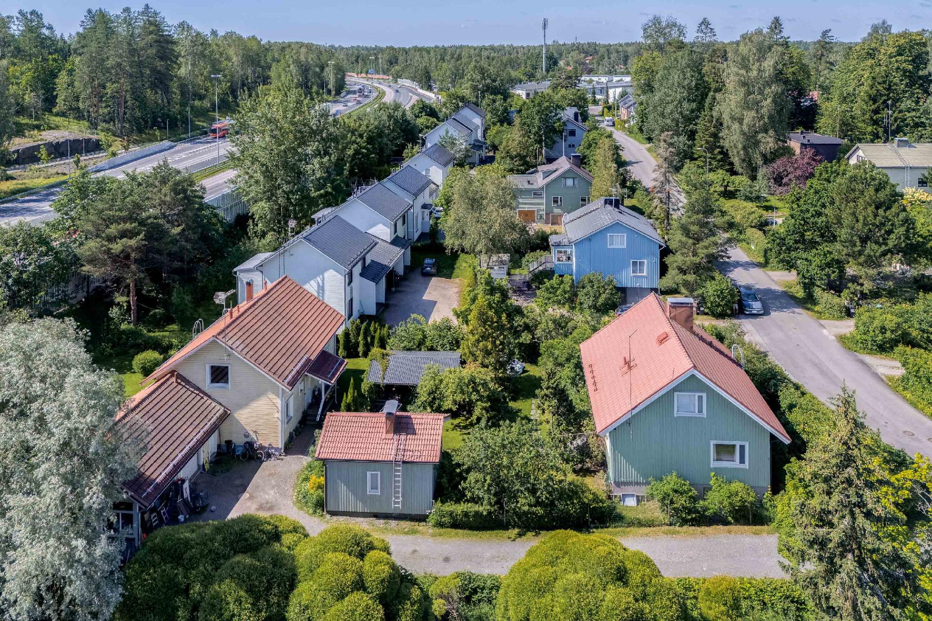 Lainkaarentie 11a, Torpparinmäki, Helsinki