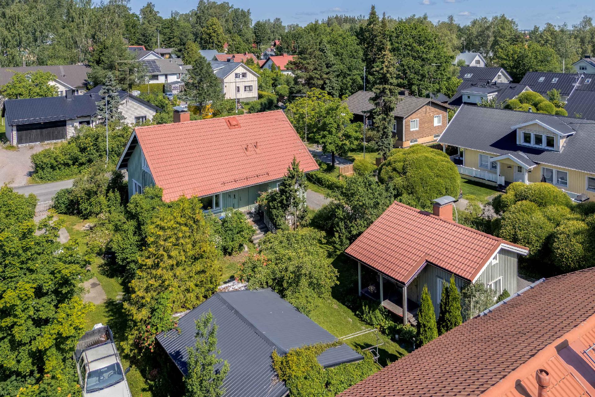 Lainkaarentie 11a, Torpparinmäki, Helsinki