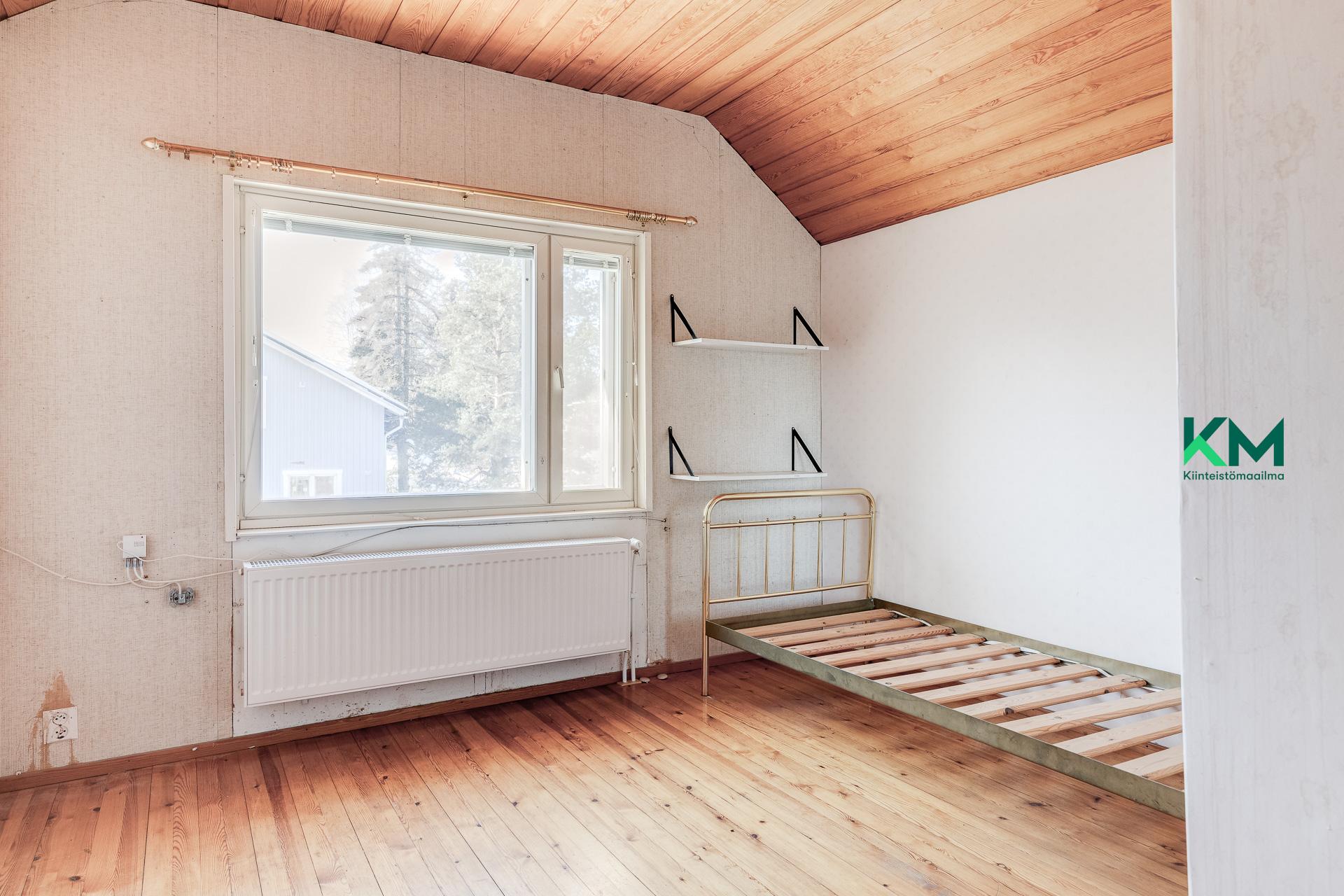 Lainkaarentie 11a, Torpparinmäki, Helsinki