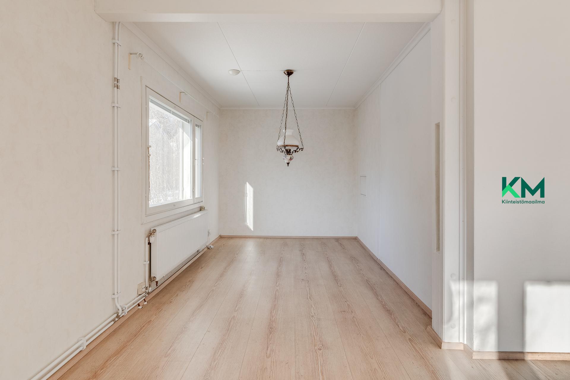 Lainkaarentie 11a, Torpparinmäki, Helsinki