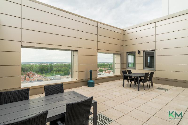 Taloyhtiön kattoterassilta hienot näkymät!