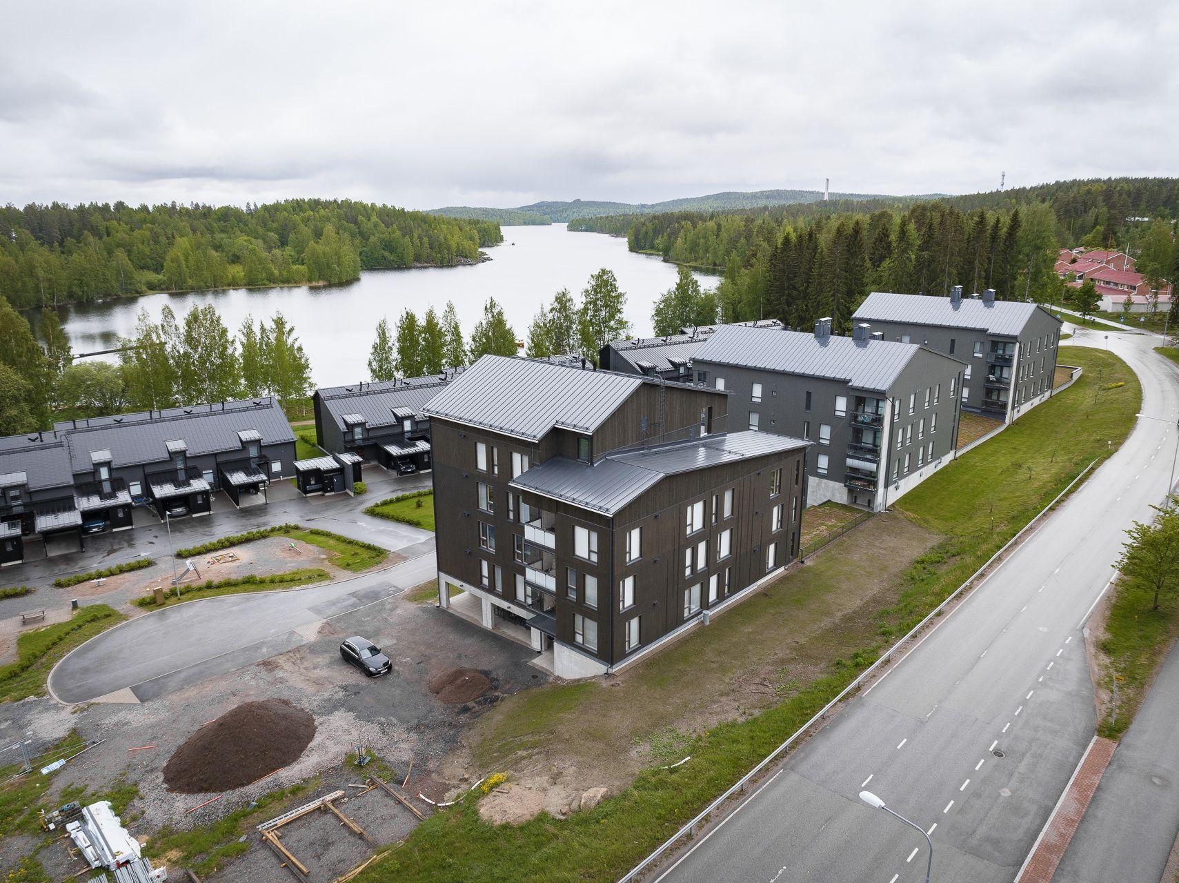 Talo järvimaisemissa
