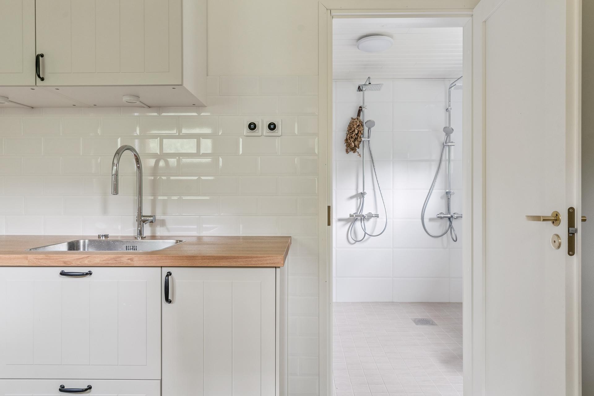 Kodinhoitohuone ja kylpyhuone