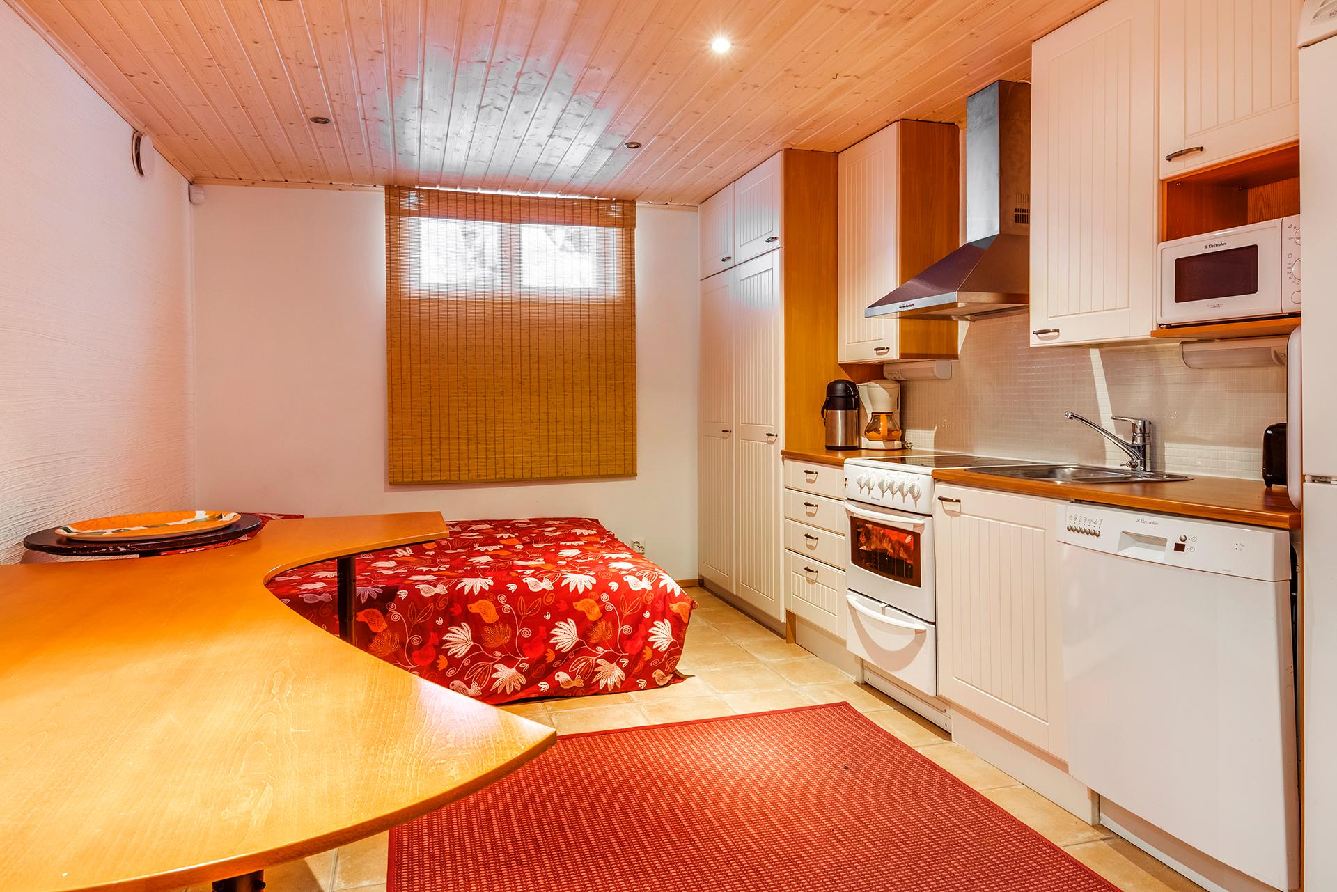 Vierastalossa on täysin varusteltu keittiö