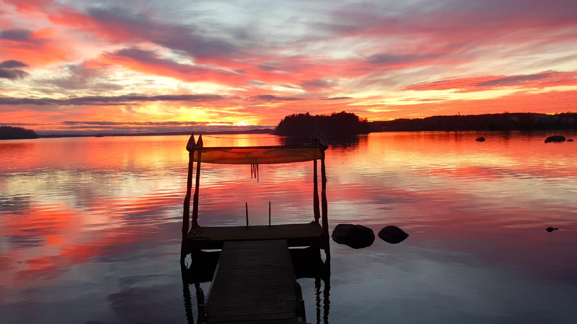 Auringon lasku Pyhäjärvellä
