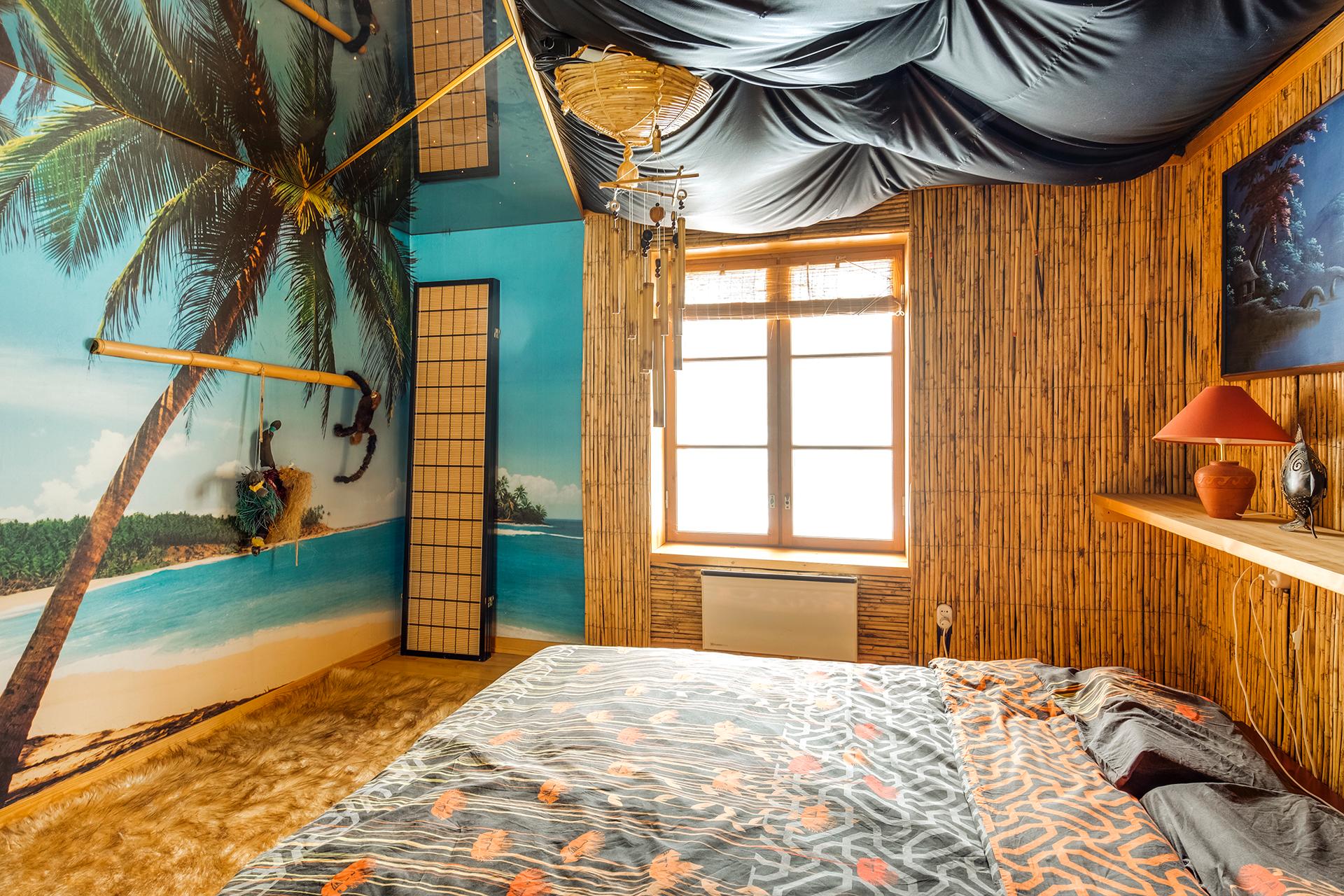 Alimman kerroksen makuuhuone