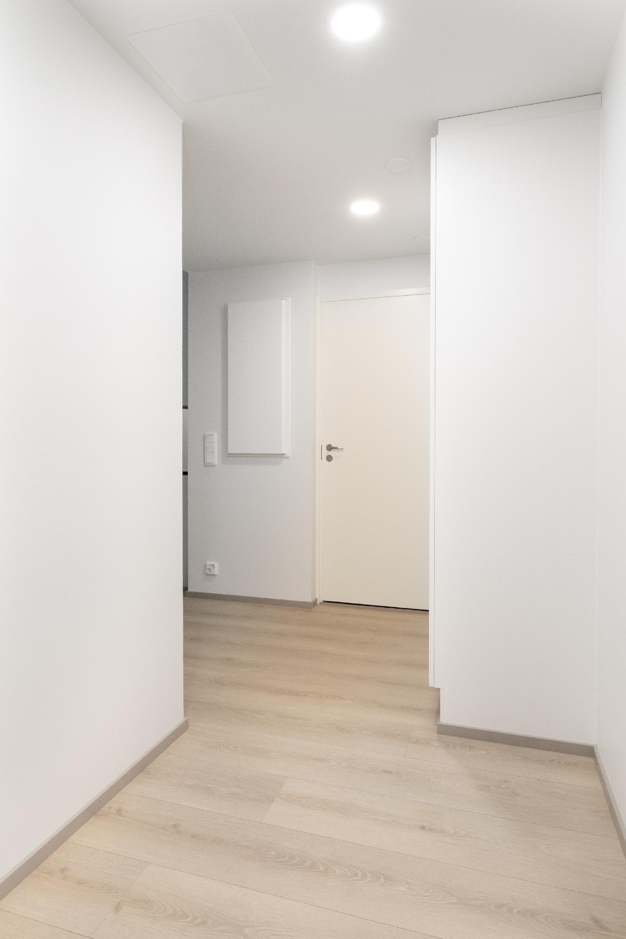 Näkymä ovelta eteiseen